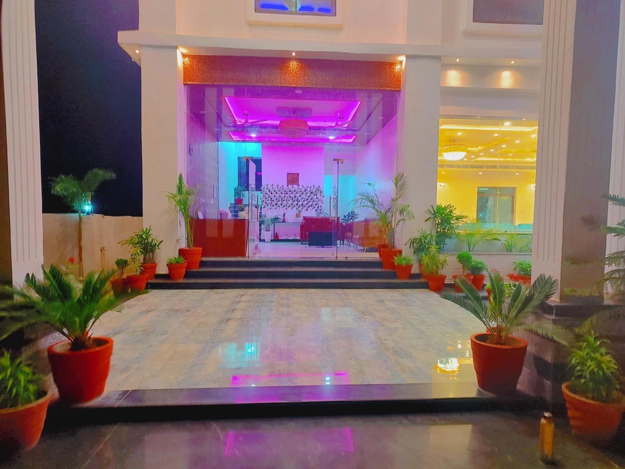 Awadh Samrat Resort Ayodhya エクステリア 写真