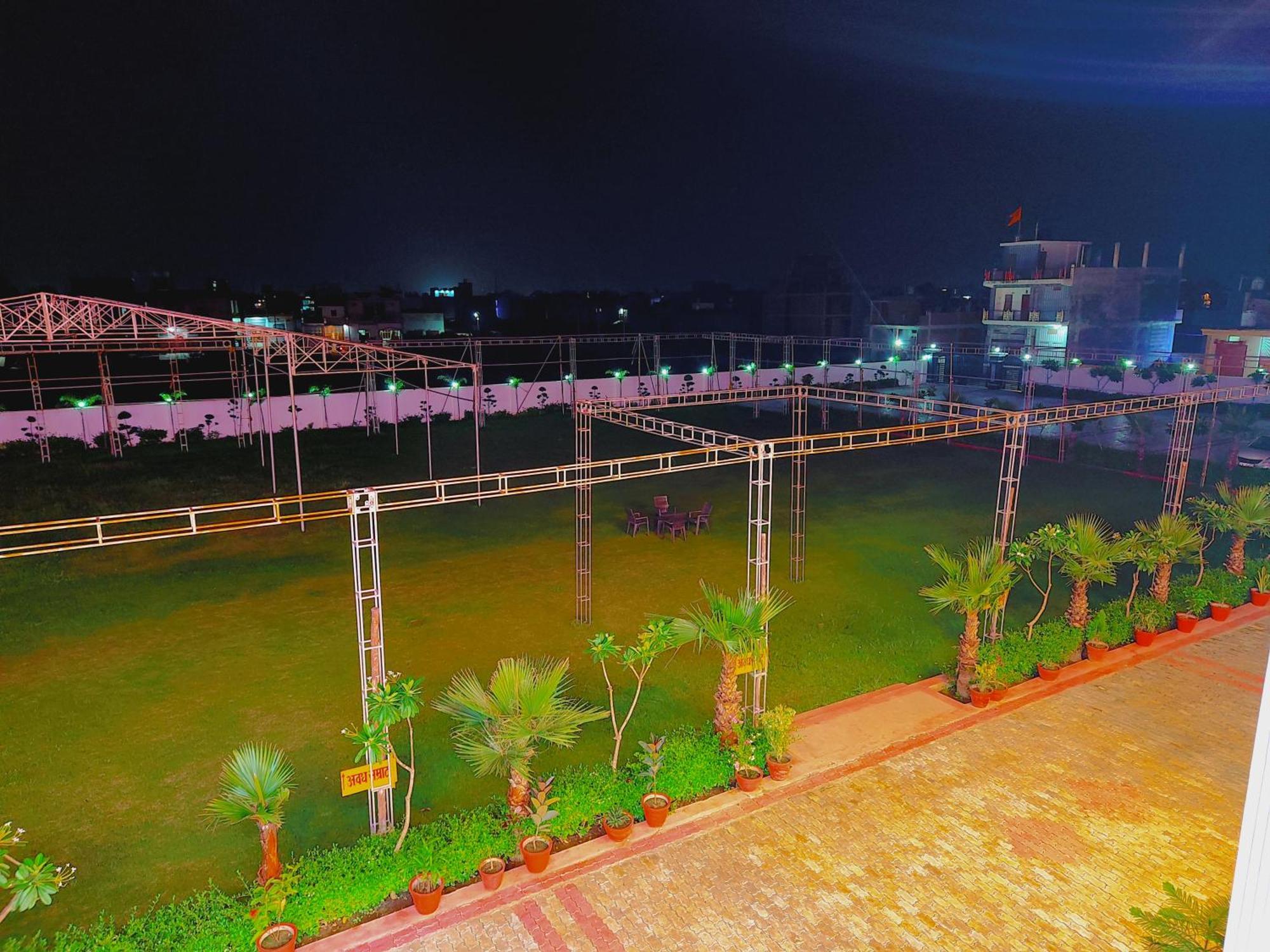 Awadh Samrat Resort Ayodhya エクステリア 写真