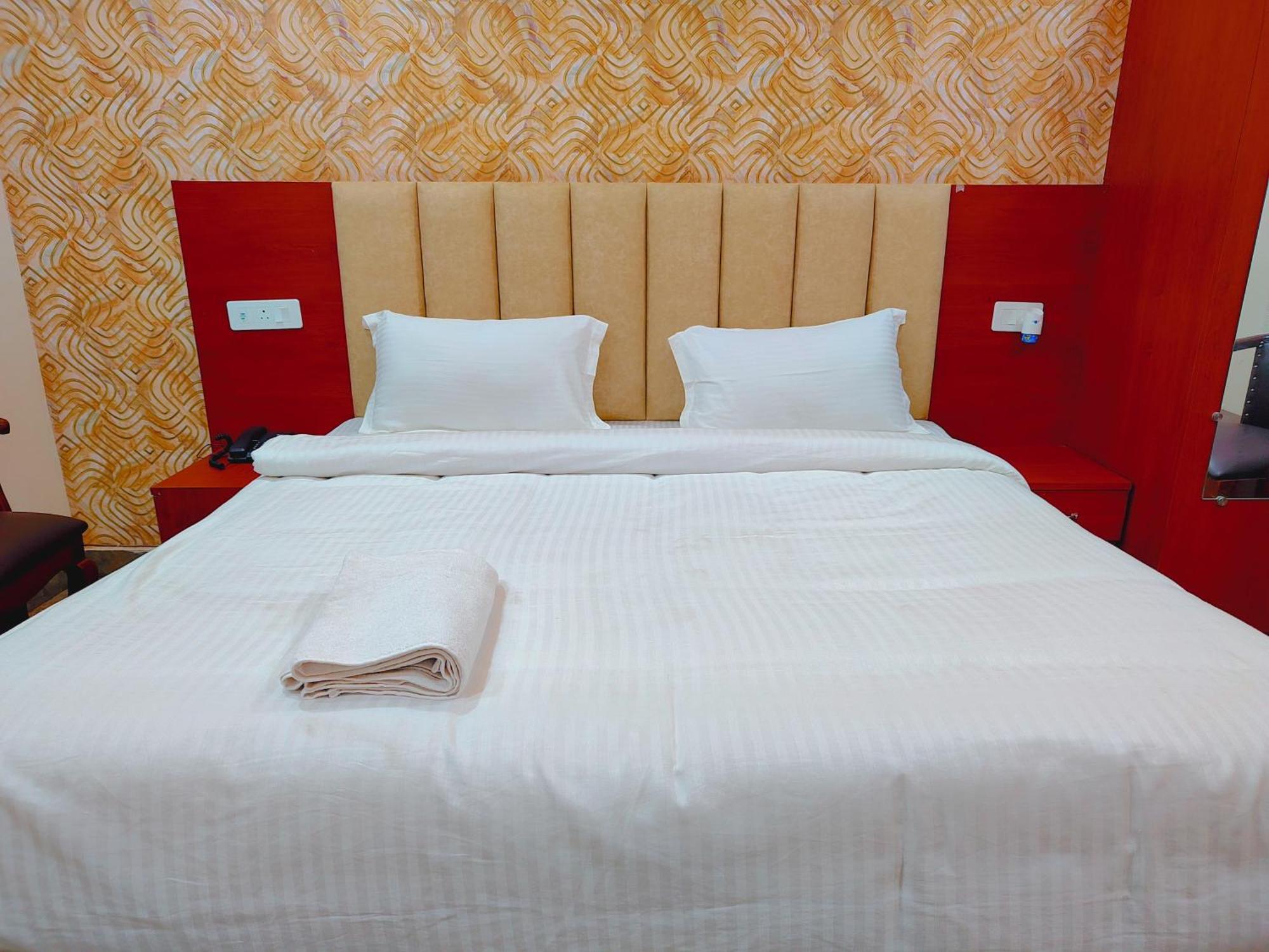 Awadh Samrat Resort Ayodhya エクステリア 写真