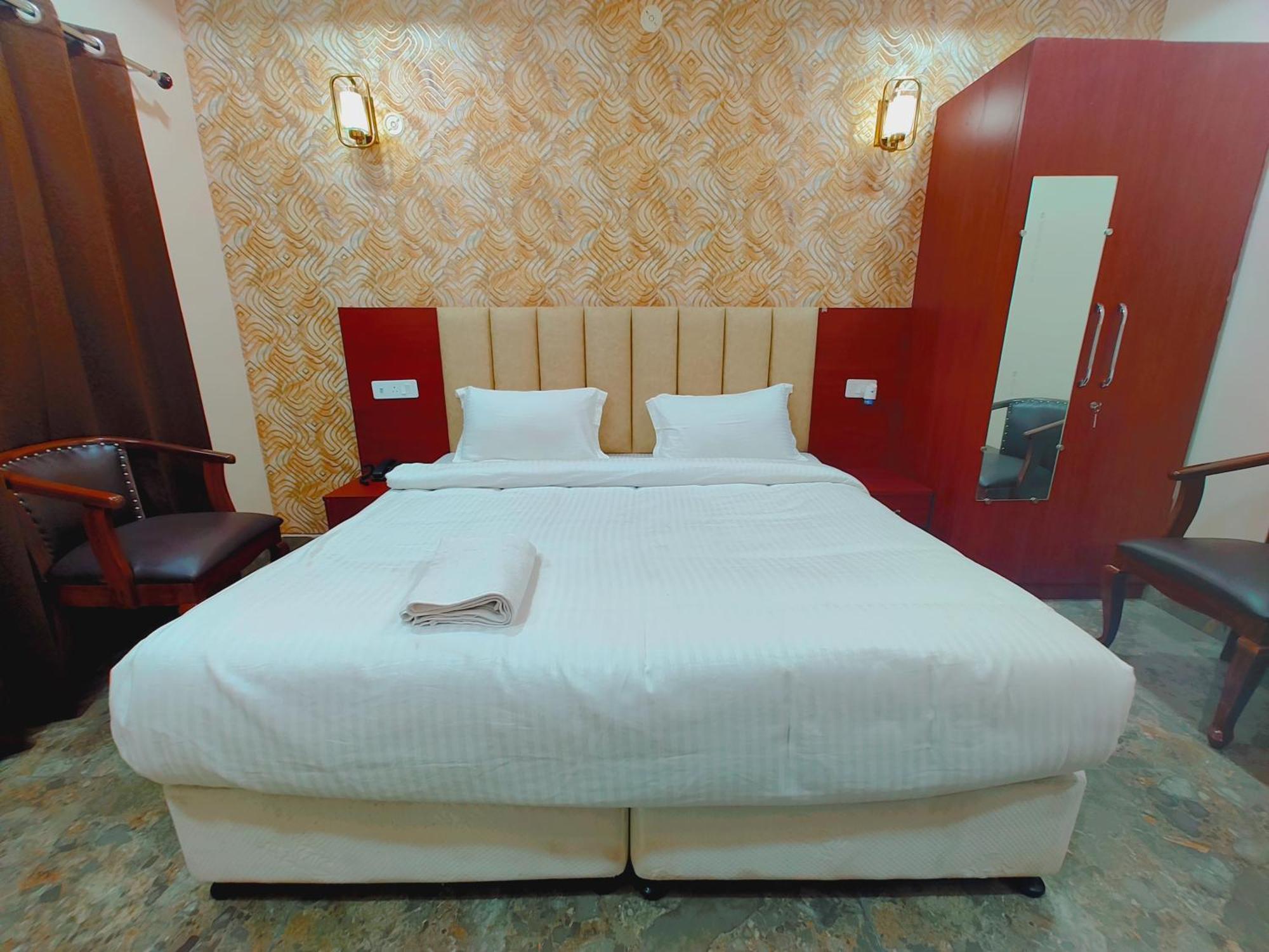 Awadh Samrat Resort Ayodhya エクステリア 写真