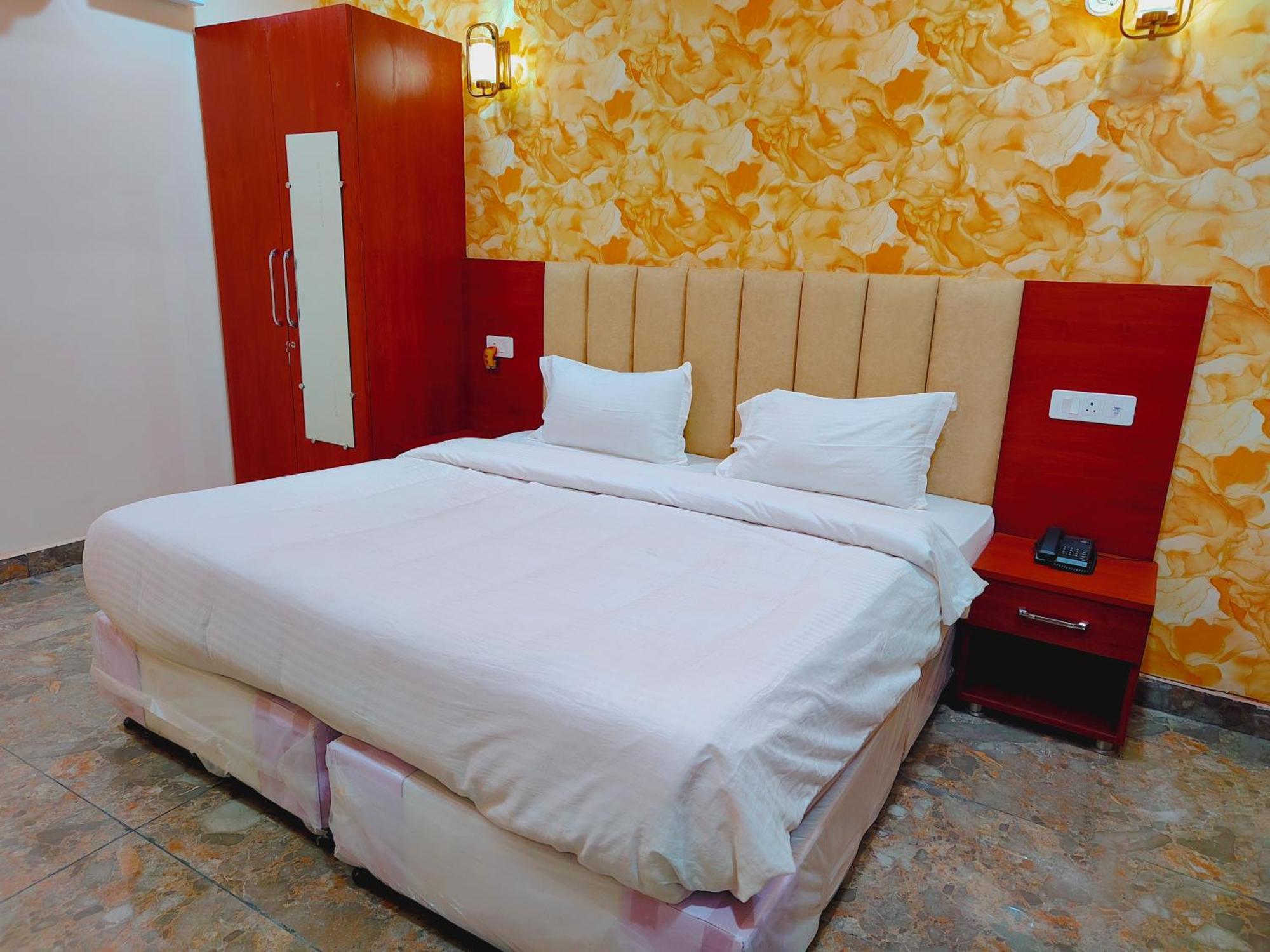 Awadh Samrat Resort Ayodhya エクステリア 写真
