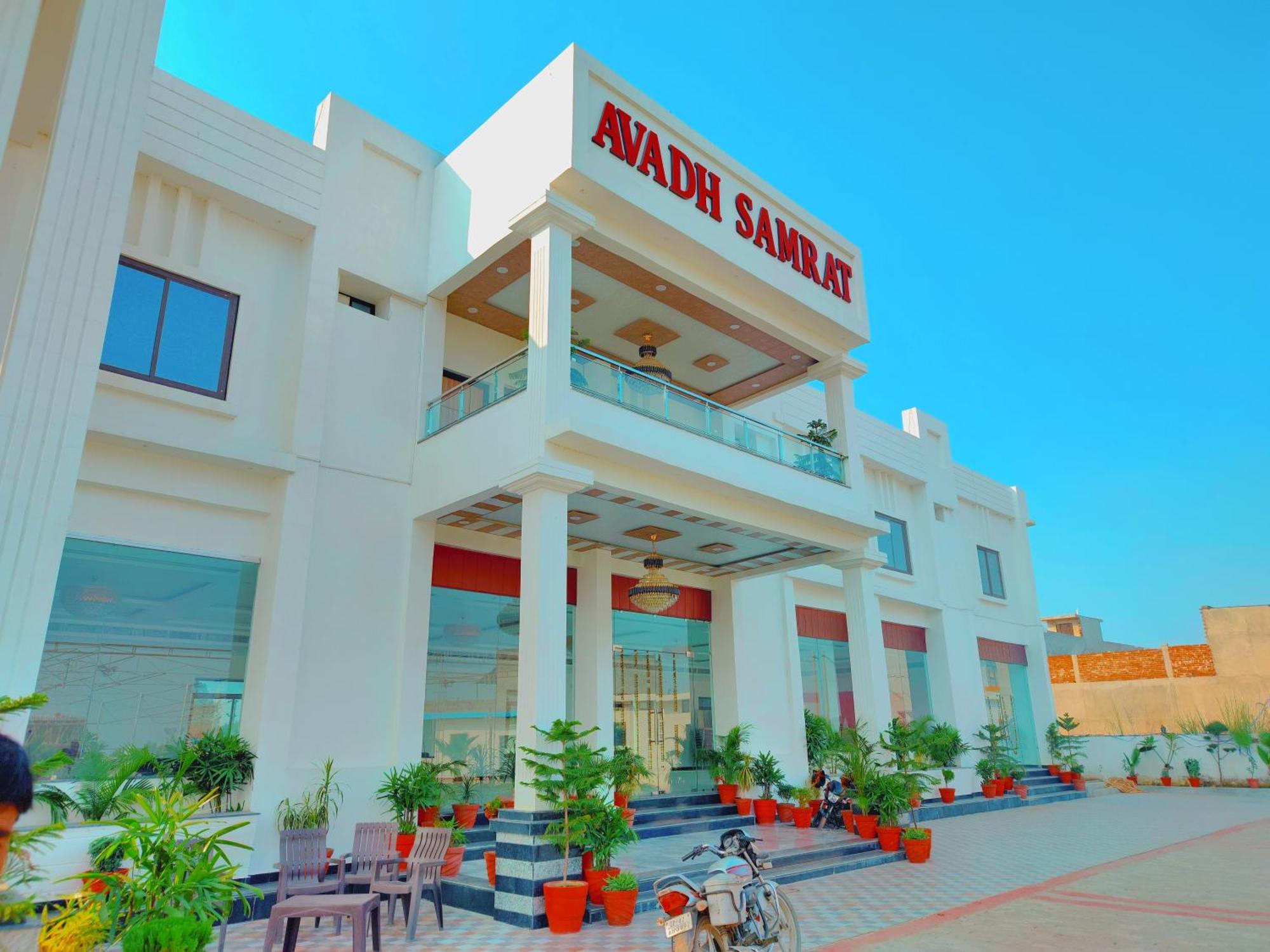 Awadh Samrat Resort Ayodhya エクステリア 写真