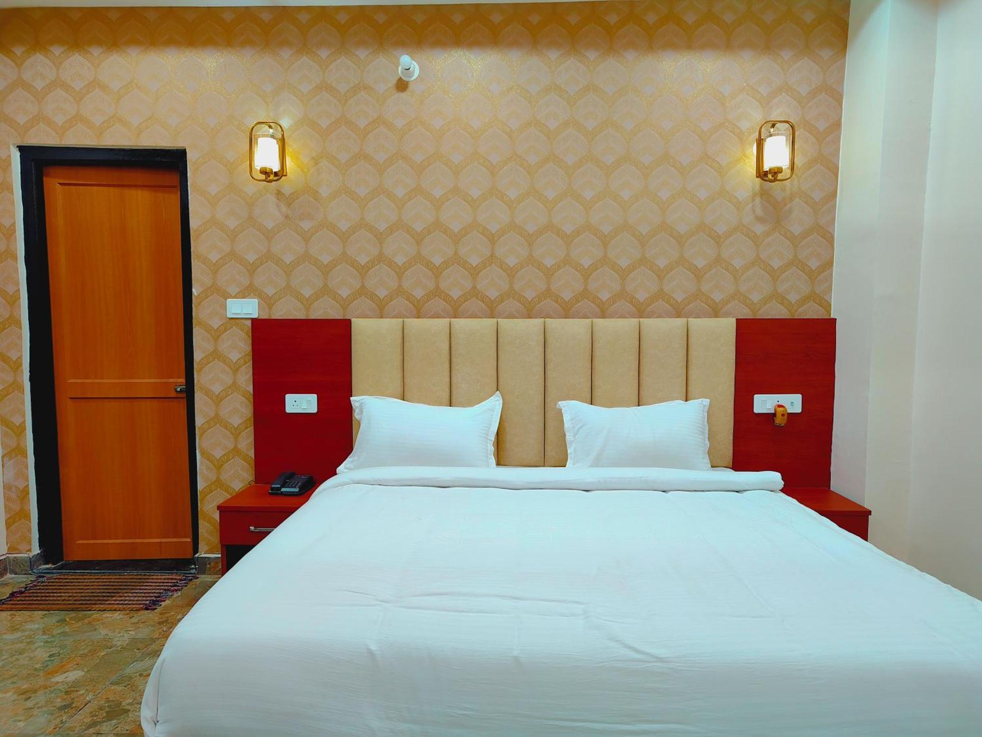 Awadh Samrat Resort Ayodhya エクステリア 写真