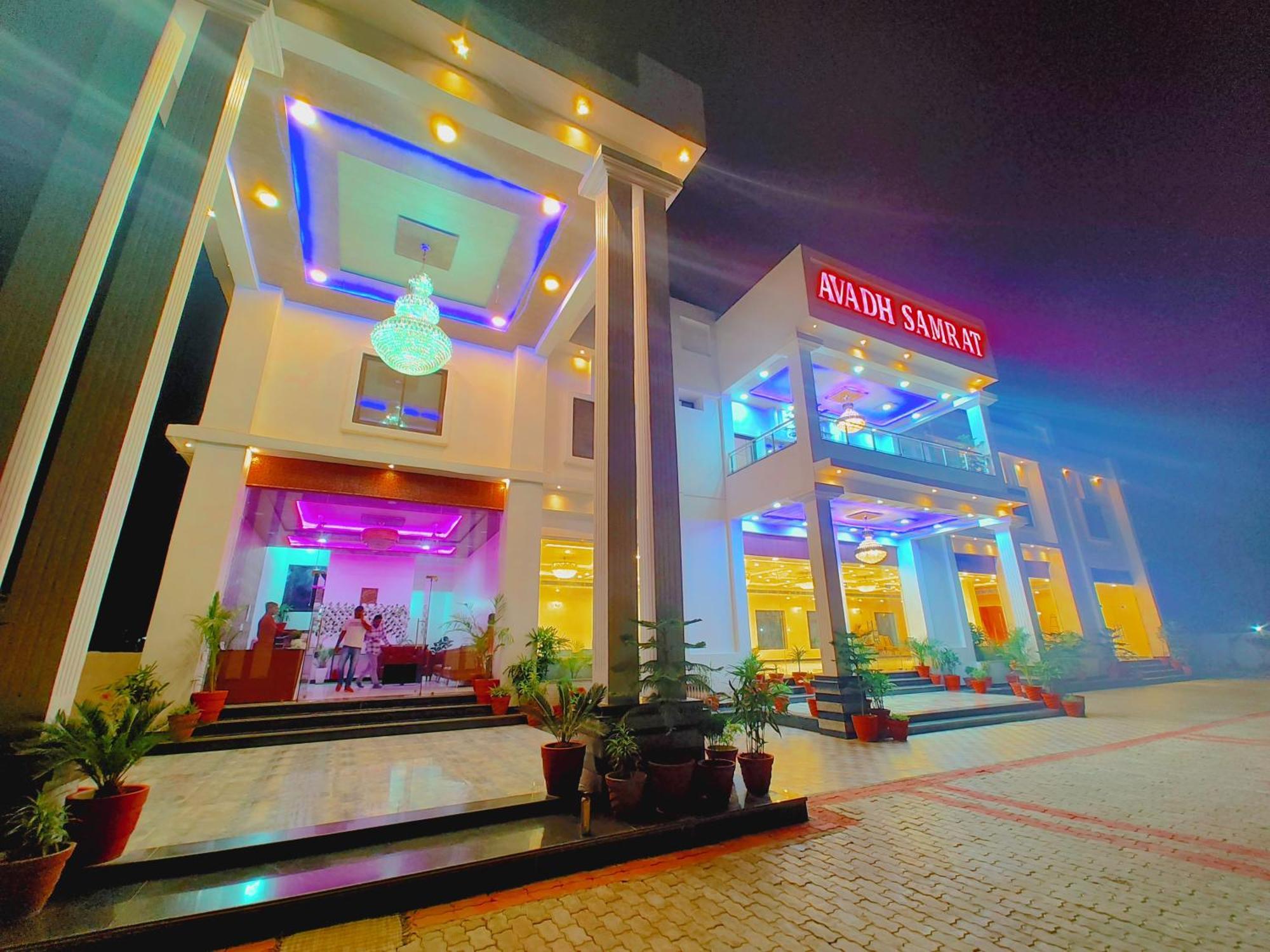 Awadh Samrat Resort Ayodhya エクステリア 写真