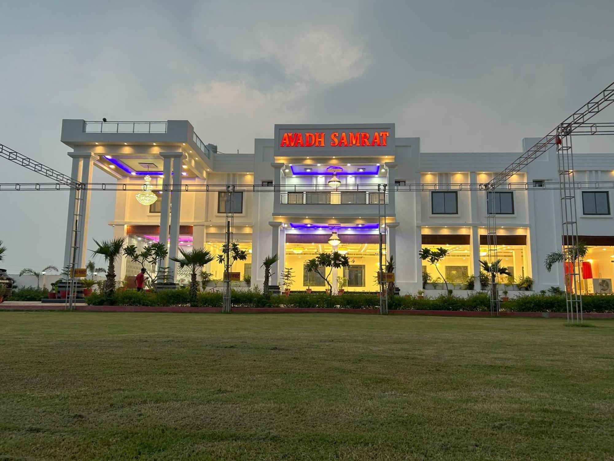 Awadh Samrat Resort Ayodhya エクステリア 写真
